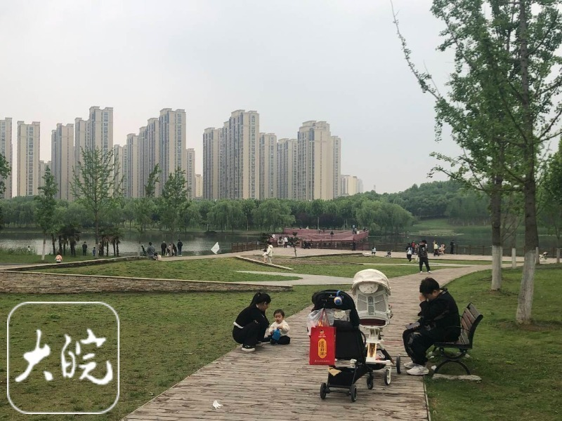 合肥市民反映两公园“人多椅少”    管理方回应：已有增设计划