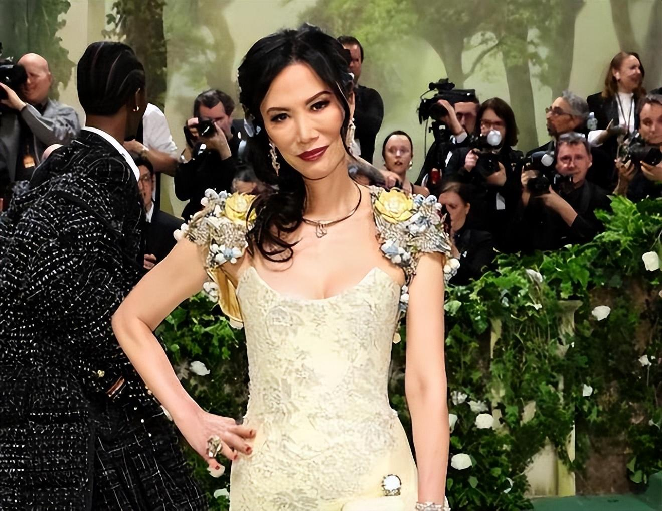 2024MetGala红毯：赞达亚抢眼吸睛，Jennie和邓文迪母女抢镜