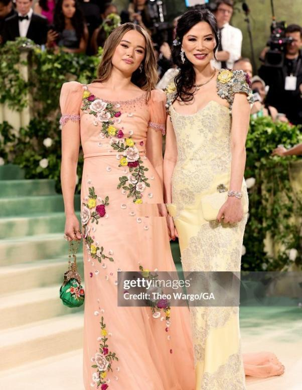 2024MetGala红毯：赞达亚抢眼吸睛，Jennie和邓文迪母女抢镜