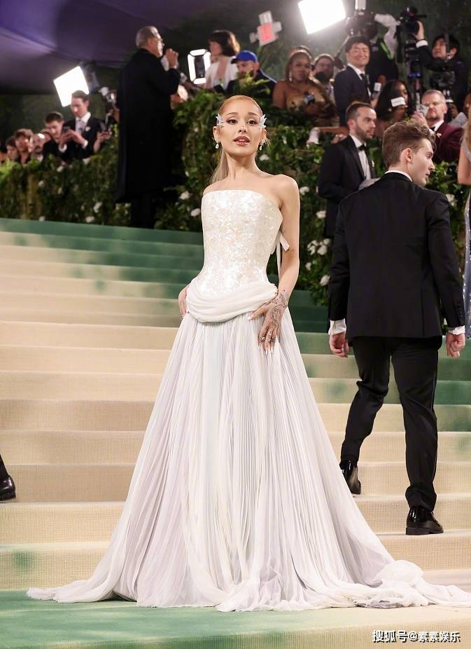 2024MetGala红毯：赞达亚抢眼吸睛，Jennie和邓文迪母女抢镜