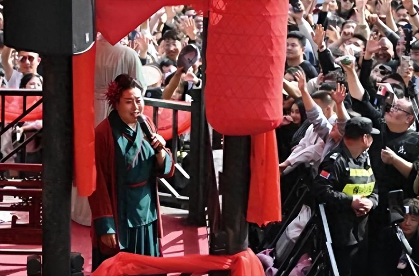 当开封王婆来到武汉木兰不夜城时，湖北网友已经开始道歉了！