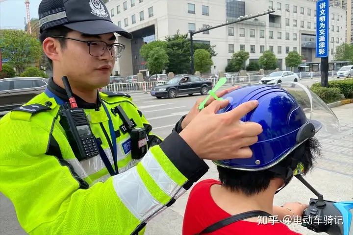 还有1天，各地电动车严查开始，3种行为不能有，2种行为罚款扣车