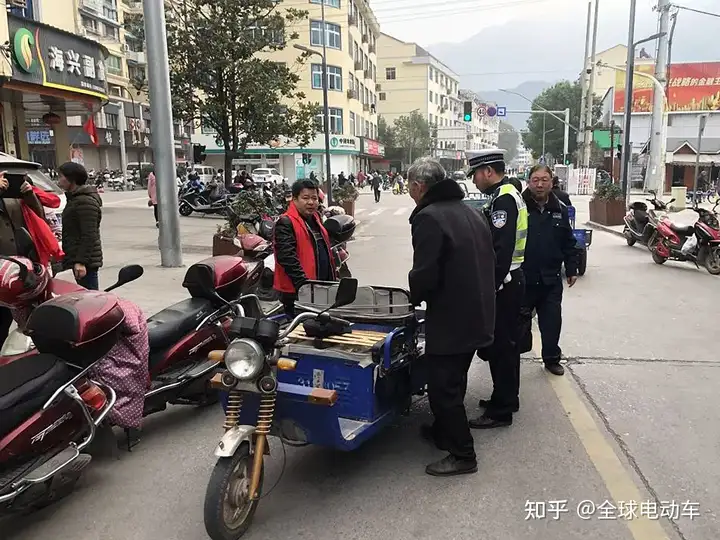 5月起，多地严查电动车、三轮车、四轮车6种行为，2种涉及扣车