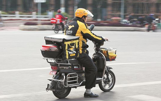 各地严查电动车，千万辆“外卖车”该怎么办？行内人提出3个建议