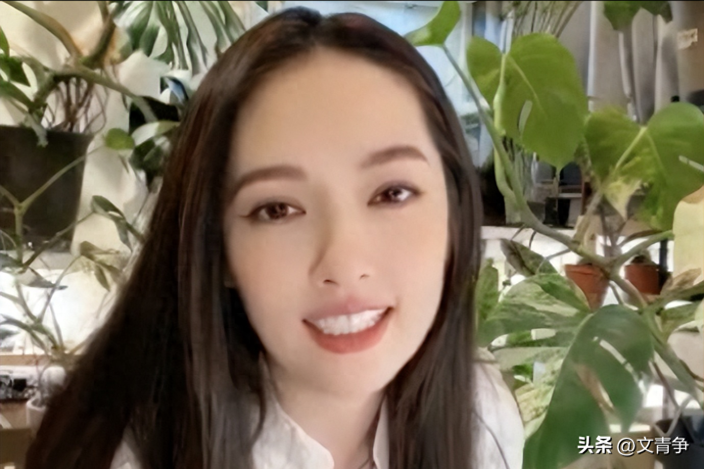 郭碧婷直播毫不犹豫关闭美颜，颜值惊艳全网，美女果然不需要美颜