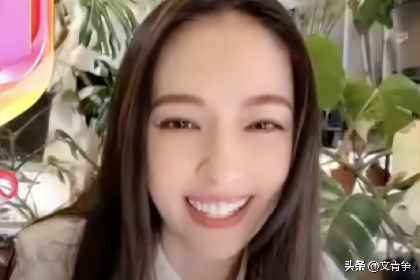 郭碧婷直播毫不犹豫关闭美颜，颜值惊艳全网，美女果然不需要美颜
