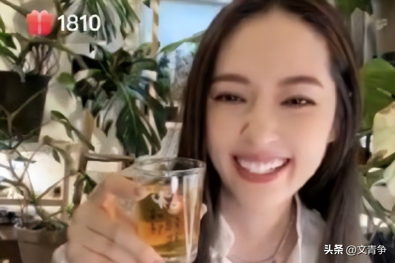 郭碧婷直播毫不犹豫关闭美颜，颜值惊艳全网，美女果然不需要美颜