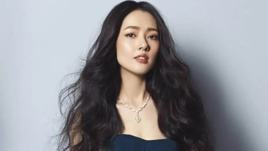 郭碧婷直播真实挑战：关掉美颜，展现自然之美