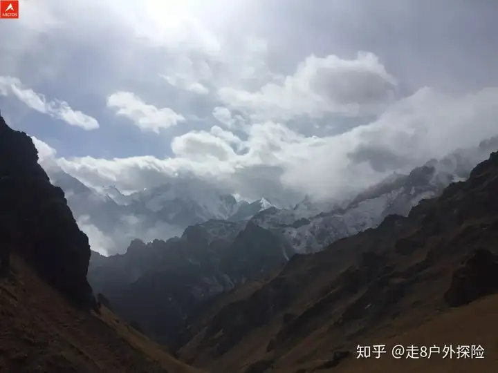 来到这里的人多数变成了骨灰，少数变成了骨灰玩家，人却源源不断