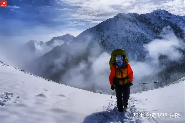 来到这里的人多数变成了骨灰，少数变成了骨灰玩家，人却源源不断