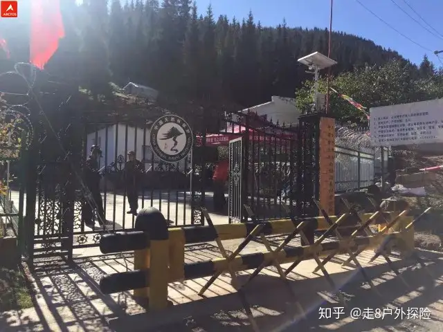 来到这里的人多数变成了骨灰，少数变成了骨灰玩家，人却源源不断