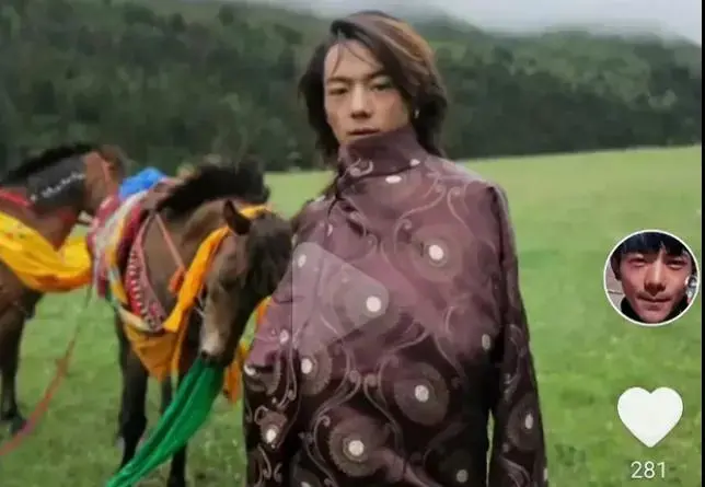 抖音“藏族帅哥”刚火3天就翻车？！粉丝打赏多才能加微信，竖中指旧照流出……
