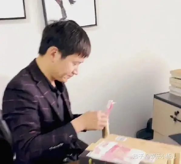 南昌小伙上演工地段子走红全网，经理范十足，不愧是全网第一监理