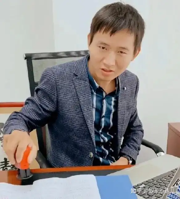 南昌小伙上演工地段子走红全网，经理范十足，不愧是全网第一监理