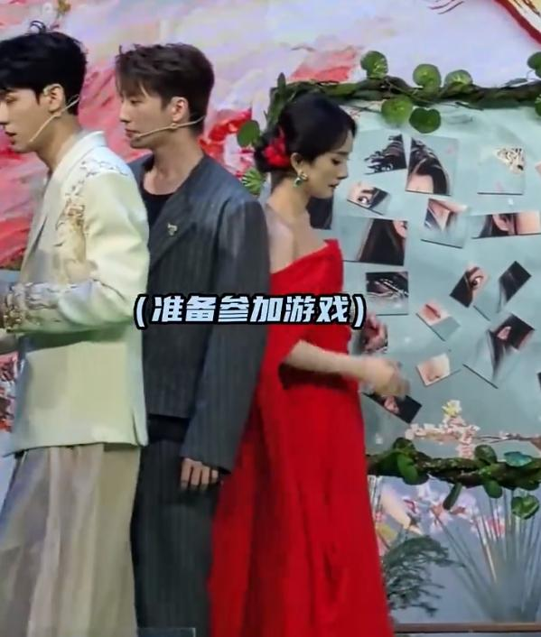 《狐妖月红篇》发布会，龚俊“顺手牵杨”超搞笑，杨幂爆龚俊糗事