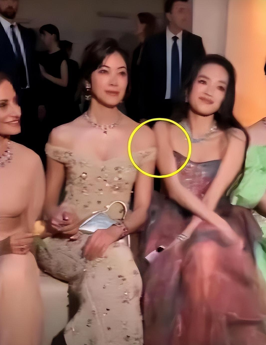 大快人心！日本女星挤兑舒淇：遭主办方除名！刘亦菲晒照霸气力挺