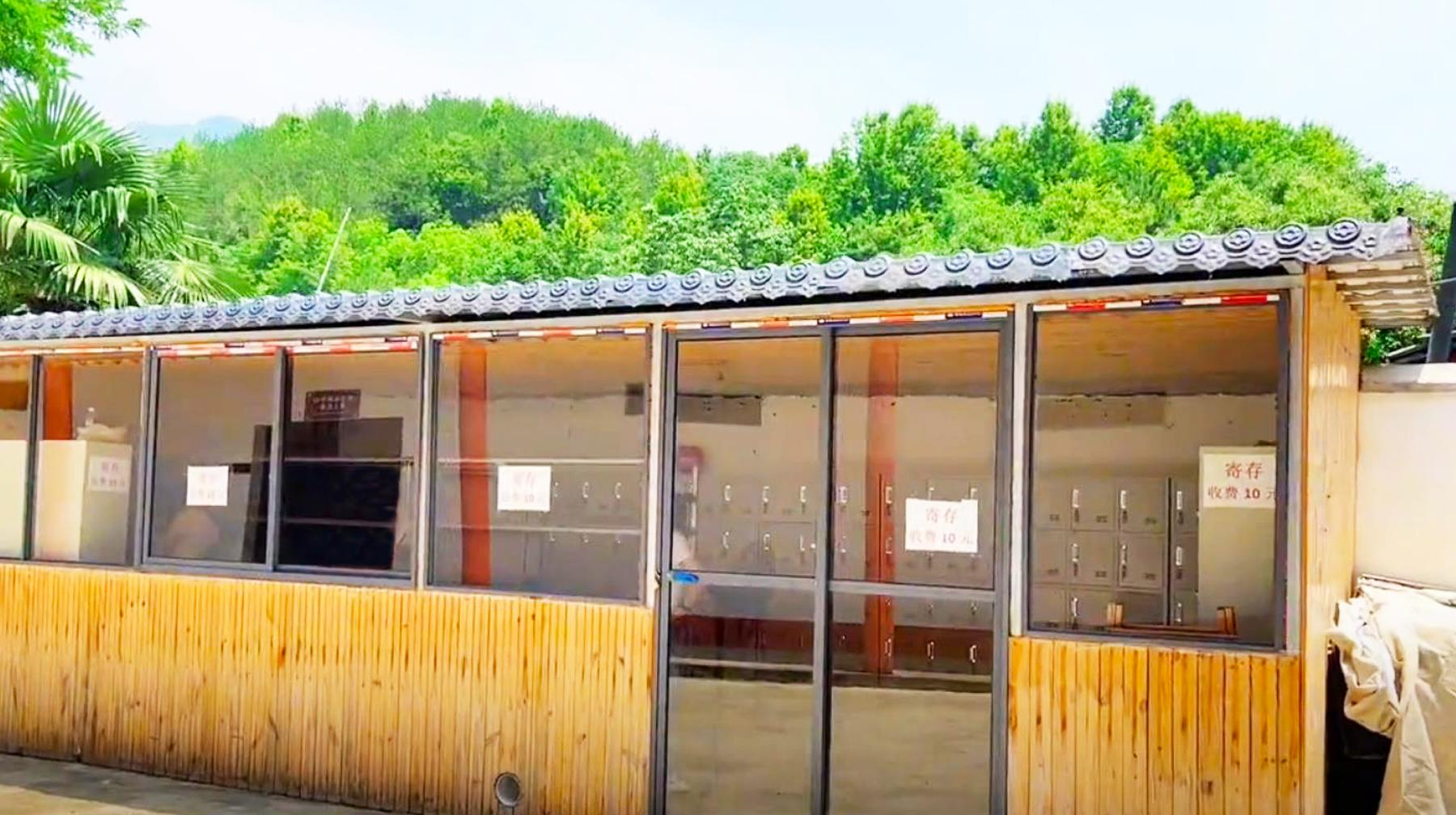 夏季到武汉黄陂大山里漂流，从高空玻璃栈道出发，穿越峡谷向前冲
