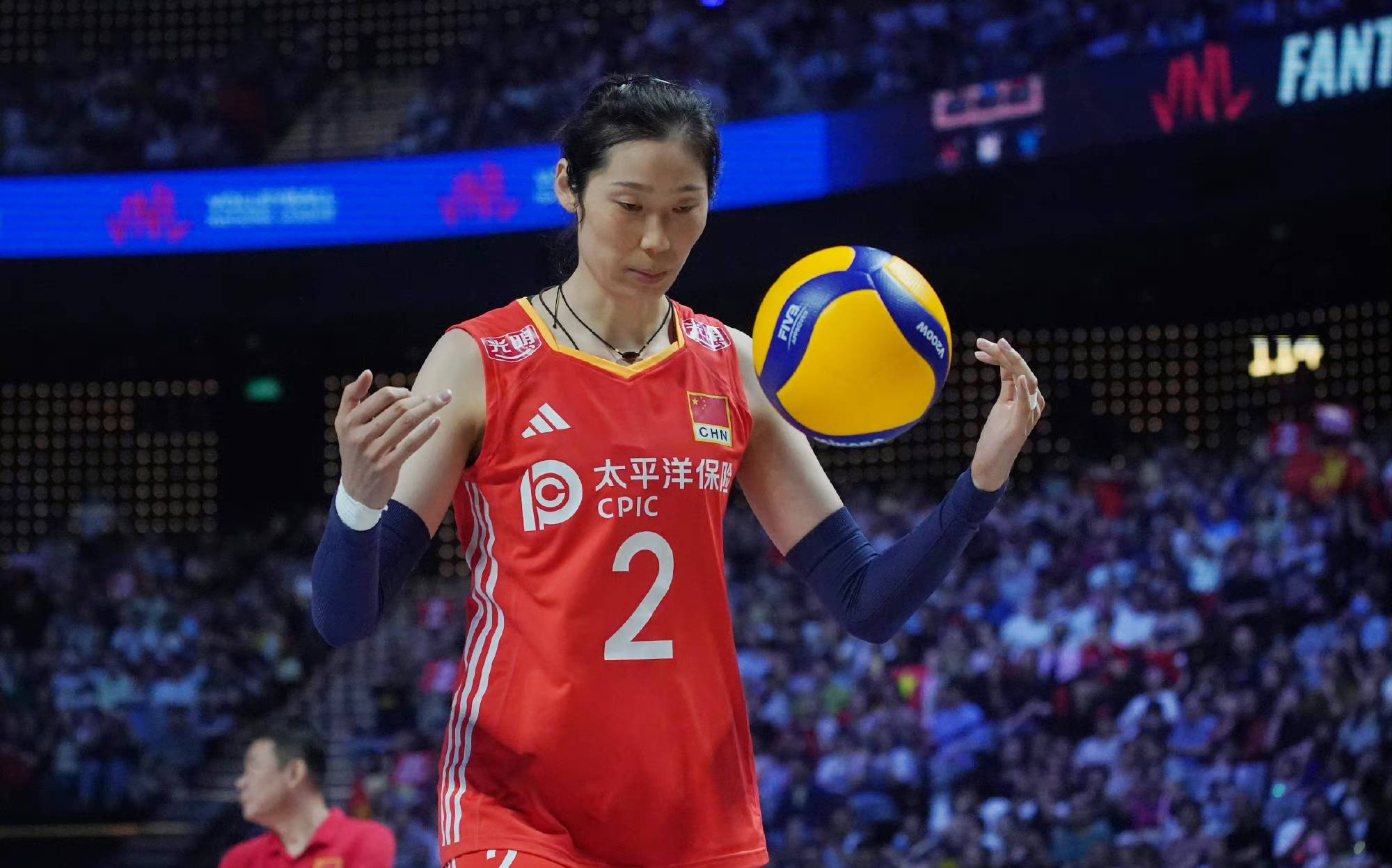李盈莹朱婷口径一致，让记者去问蔡斌，中国女排两大主攻或有不满