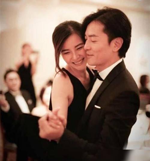 郑伊健蒙嘉慧现日本游玩，骑单车一路说笑好甜蜜，结婚7年如热恋-郑伊健蒙嘉慧合作电视剧