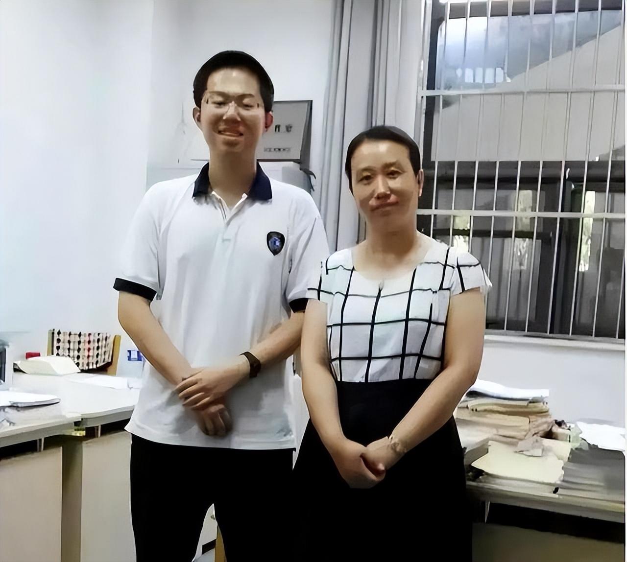 太牛X了！高考47年裸分最高者是谁：孙浩宁734分夺近代状元-高考裸分是多少