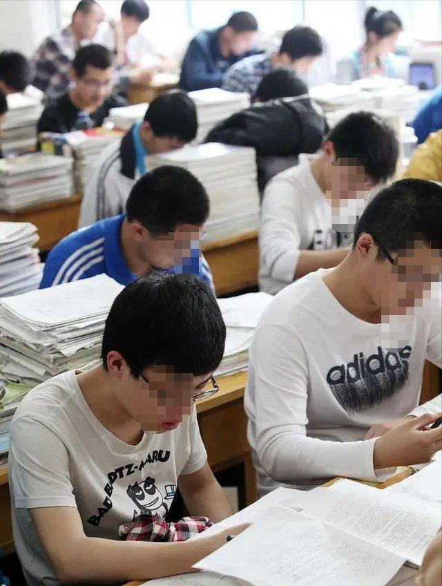 太牛X了！高考47年裸分最高者是谁：孙浩宁734分夺近代状元-高考裸分是多少