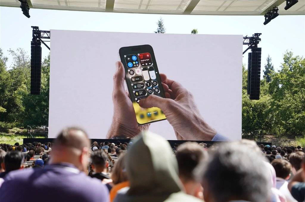苹果WWDC揭晓AI系统、电脑等设备系统全线更新，iPhone将接入ChatGPT-itool更新苹果系统