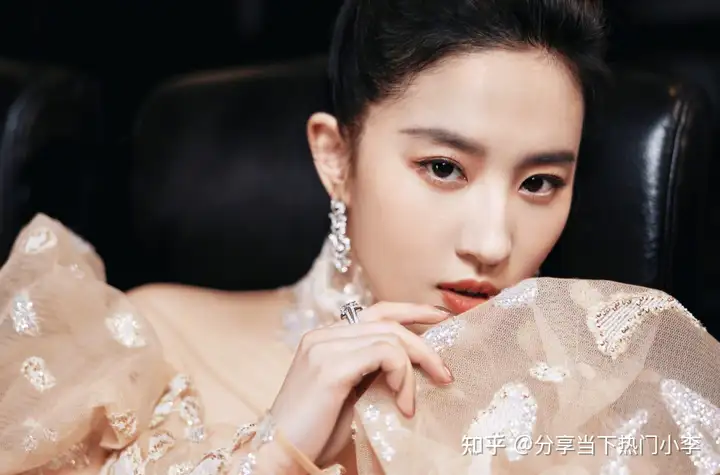 不经意间，刘亦菲又走在了“85花”前面！-刘亦菲不是85花是75花吗