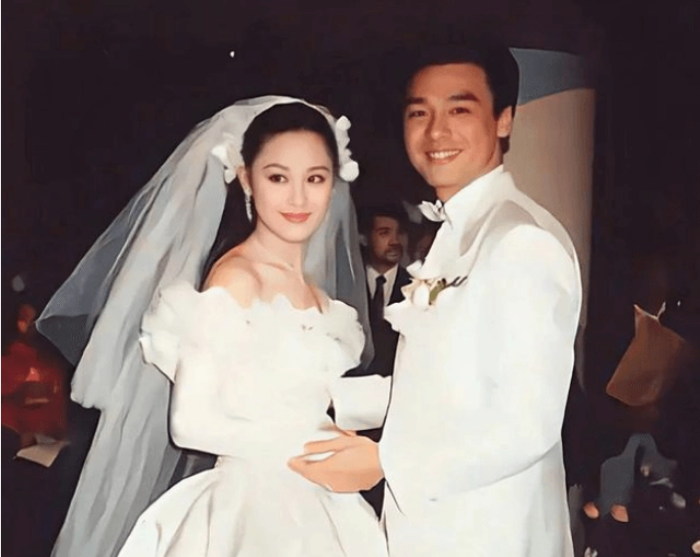玫瑰原型比刘亦菲更美，被算命大师当众羞辱，60岁凭直播口碑逆袭-玫瑰真实的样子图片
