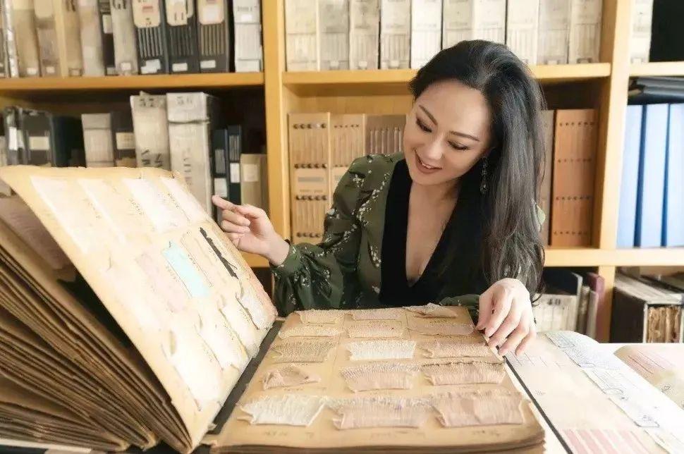 玫瑰原型比刘亦菲更美，被算命大师当众羞辱，60岁凭直播口碑逆袭-玫瑰真实的样子图片