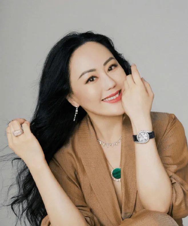 玫瑰原型比刘亦菲更美，被算命大师当众羞辱，60岁凭直播口碑逆袭-玫瑰真实的样子图片