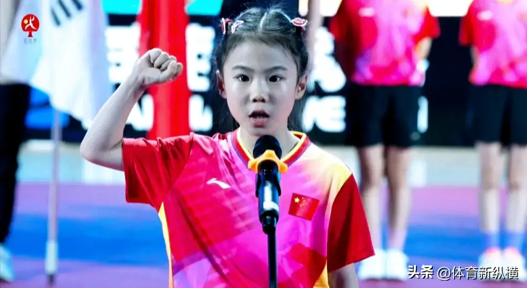 王楠女儿笑笑国际比赛夺冠，王楠亲自颁奖-王楠女儿打乒乓