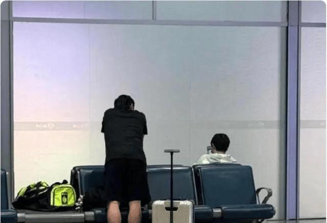 遭遇连败，孙颖莎当场大哭，马琳安慰，谁注意邱贻可反应-2020孙颖莎许昕对王曼昱王楚鑫视频赛后采访