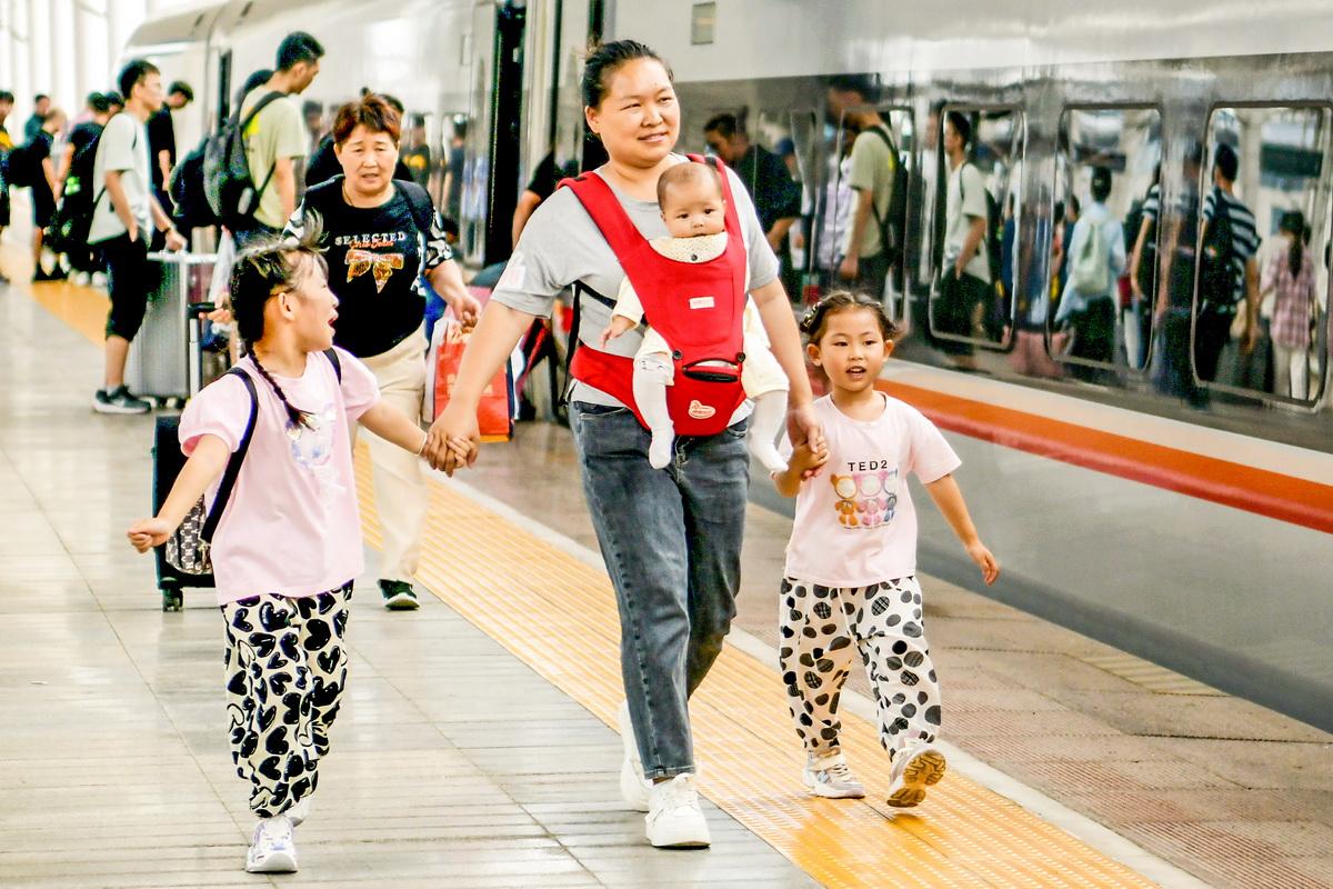 图说｜“热浪”来袭！今年暑期旅游或为史上最火-热浪啥意思