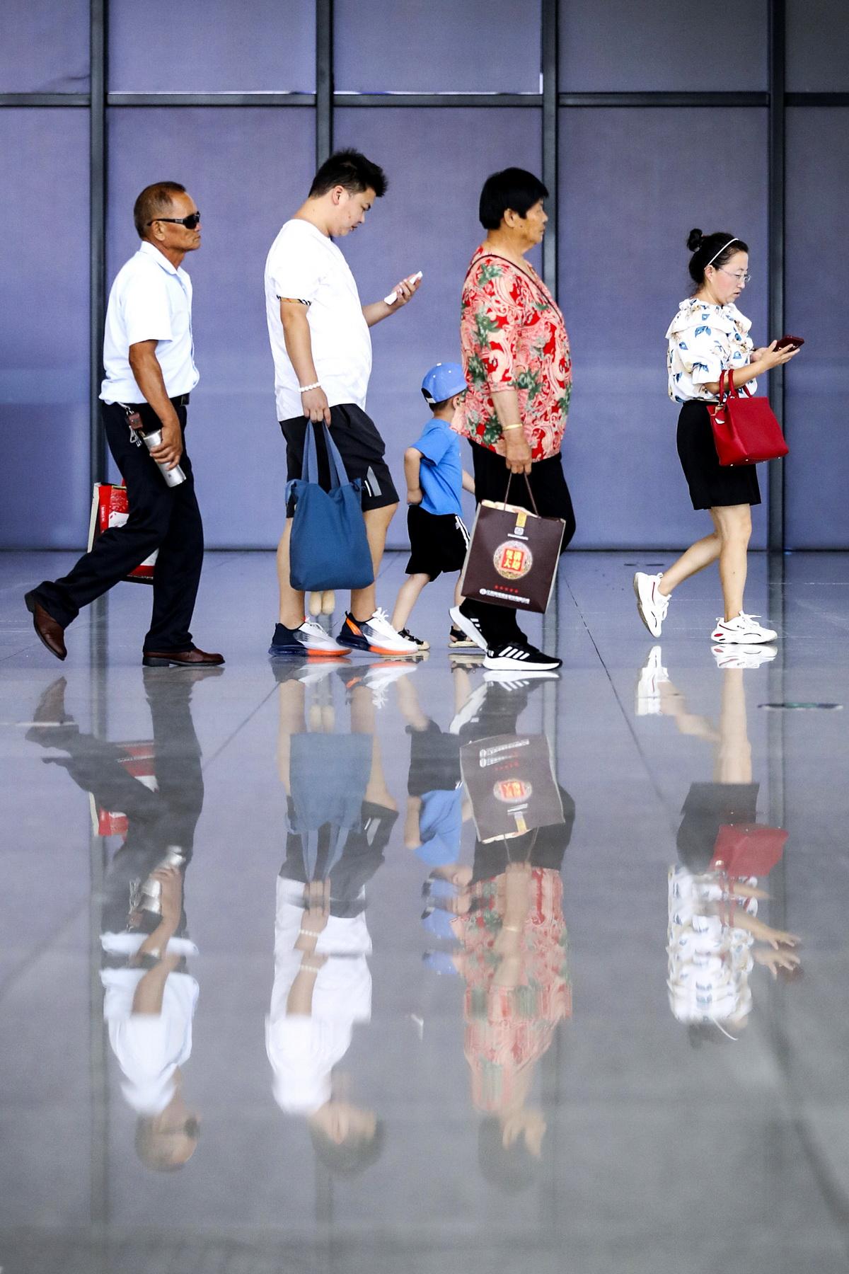 图说｜“热浪”来袭！今年暑期旅游或为史上最火-热浪啥意思