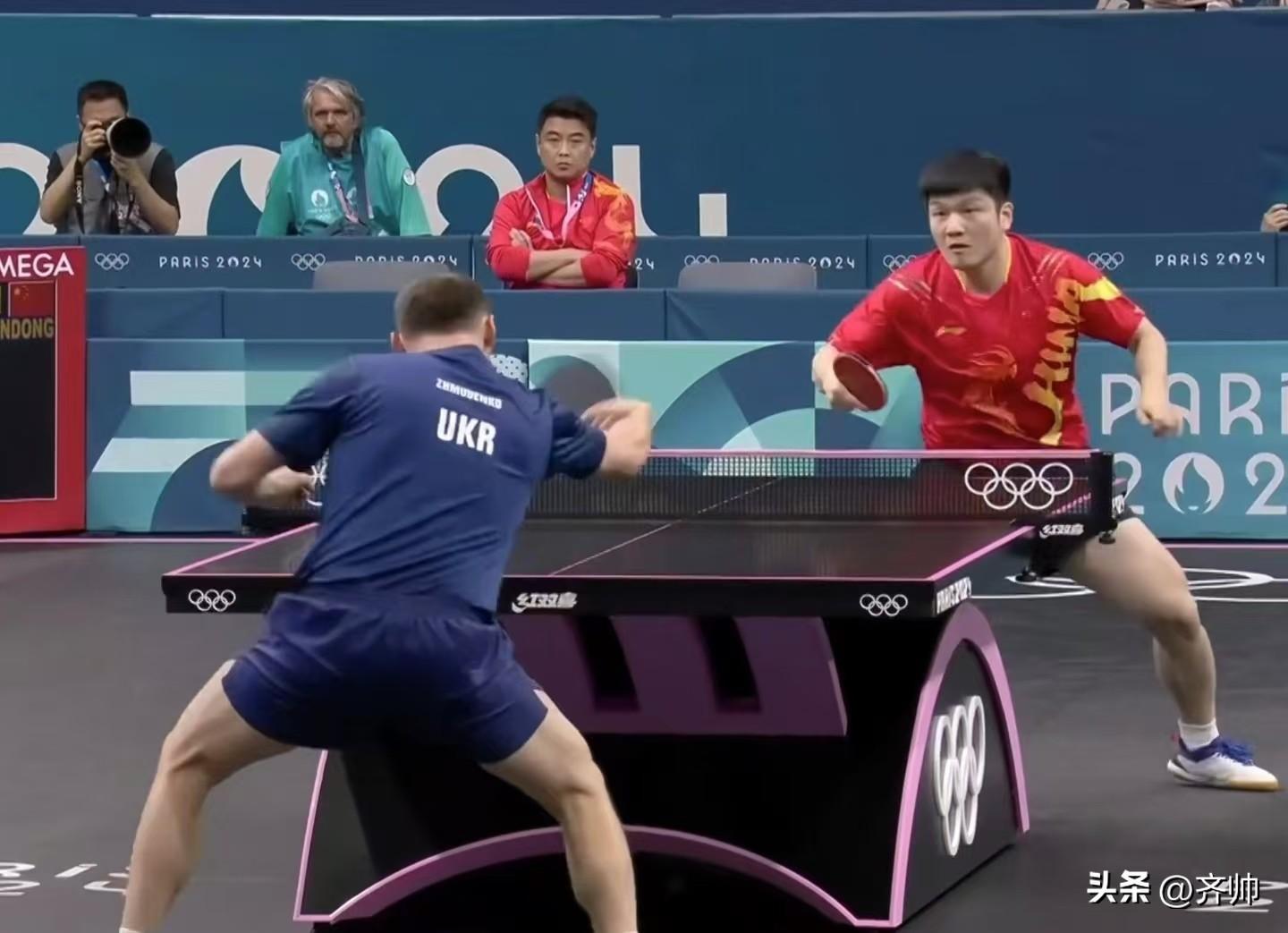 4-0！樊振东轻松打败乌克兰扎穆登科！小胖奥运第1战，刘国梁观赛-樊振东有没有拿过奥运单打冠军
