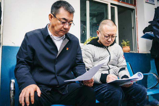 《前途无量》央八开播，主演都是实力派，都市职场剧又有天花板-前途无量上一句
