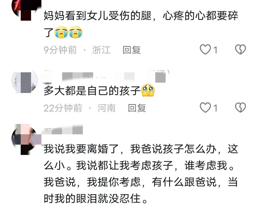 90岁父母来医院看望50多岁女儿，满眼心疼，忍不住落泪，网友破防-102岁母亲看望85岁生病女儿