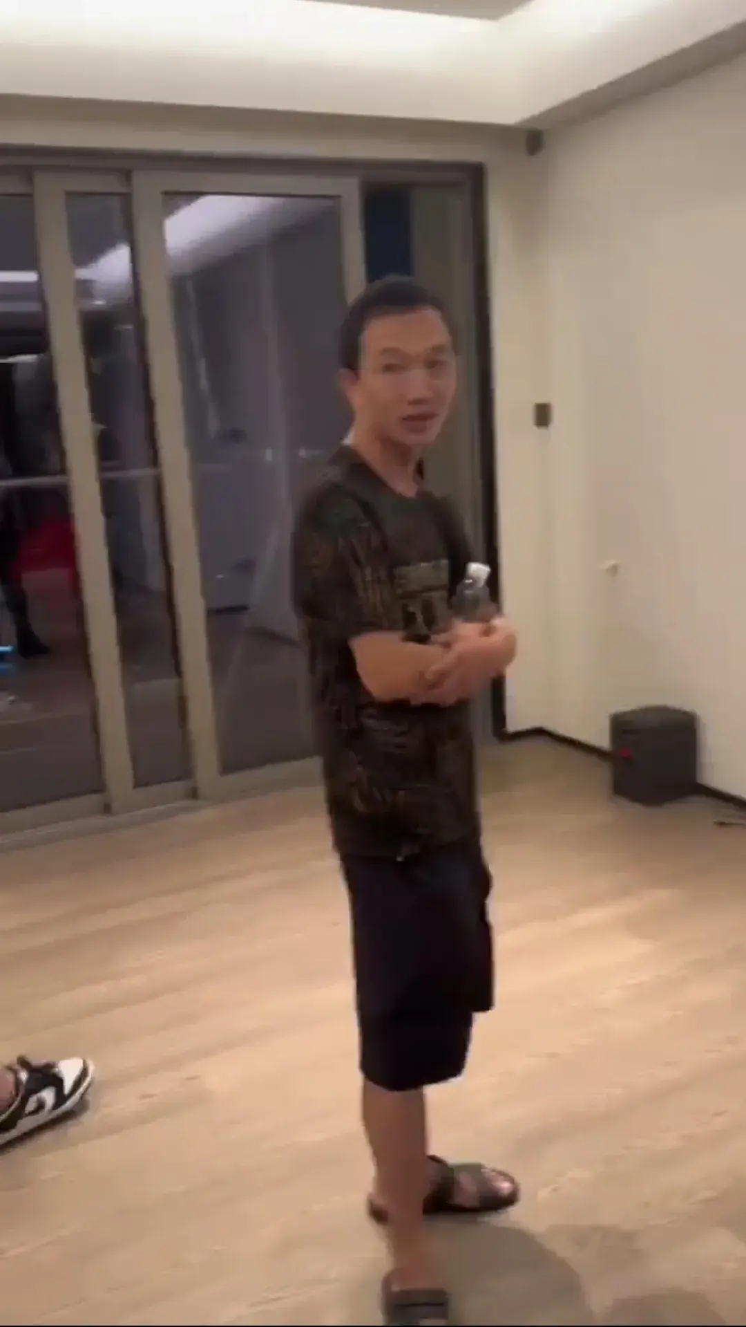 闹大了！深圳再现提灯定损，房东也是江西人-重磅深圳直辖