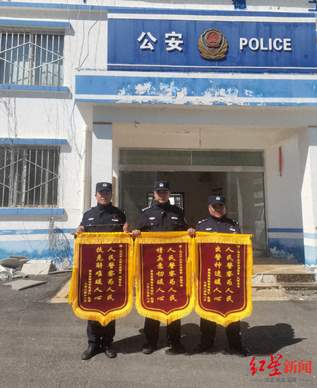 4名游客自驾川西在海拔4000余米山上侧翻 警方紧急救援，并一路陪伴下山-川西自驾海拔高度