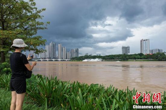 广西南宁遇超警洪水 邕江沿岸低洼处被淹-广西南宁洪水最新消息新闻