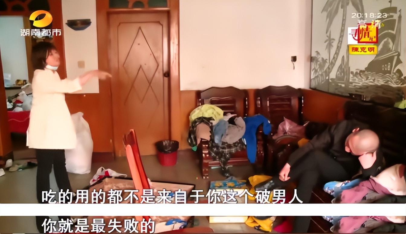 妻子被网络鸡汤洗脑，嫌快递员丈夫没本事，抛夫弃子与男网友私奔-妻子被网络诈骗二十多万我想离婚