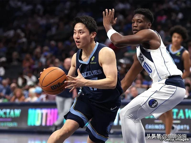 NBA现役最矮控卫河村勇辉，场上接连创造奇迹，场外也春风得意-nba最矮的控卫
