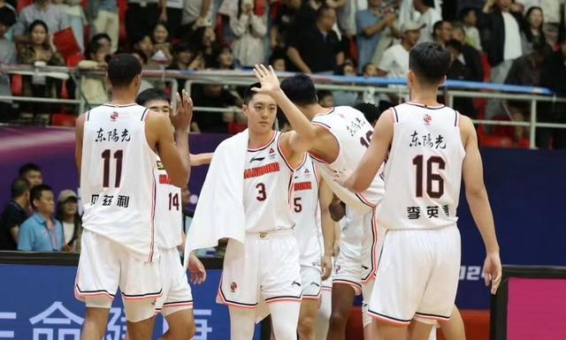 不忍直视！69-41 山西篮板抢疯了全队7人上双 广东内线崩塌客场落败-山西篮球赛事