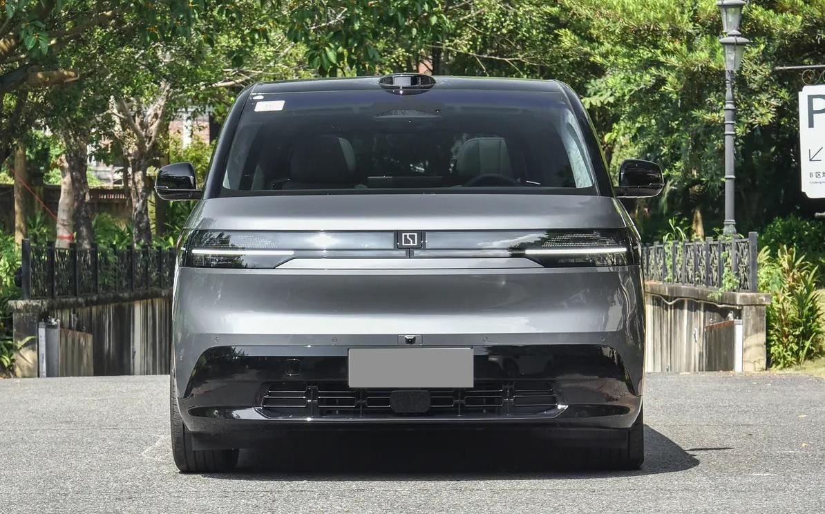 极氪MIX即将上市，定位5座中型MPV，会不会热卖？-极氪001汽车试驾