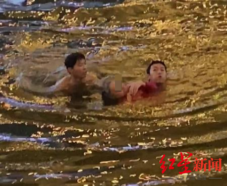 四川自贡4名高中生勇救落水老人 对话救人男生：观察情况后确认安全才施救-自贡高中女生跳河