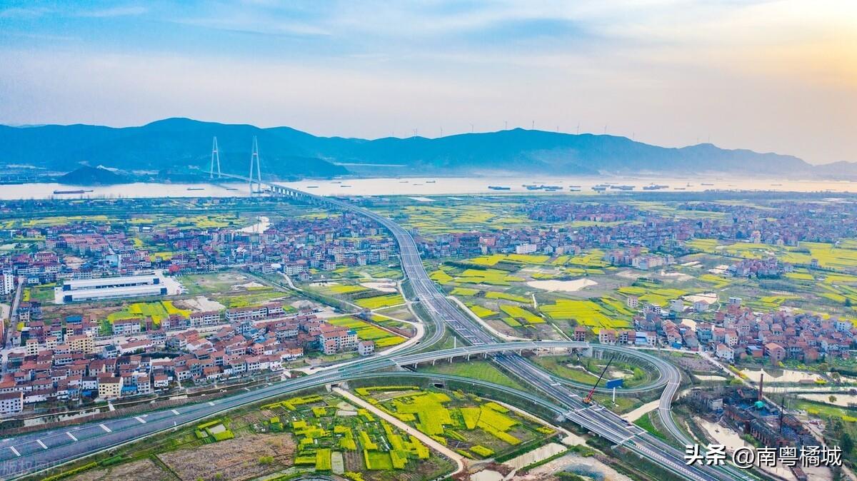 湖北拟在东南部新建跨长江通道南下江西，长9.8公里、双向六车道-湖北南北跨度多少公里