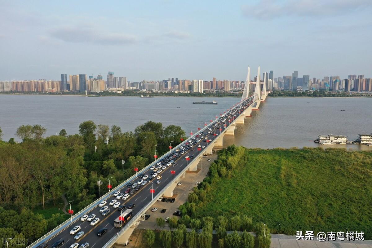 湖北拟在东南部新建跨长江通道南下江西，长9.8公里、双向六车道-湖北南北跨度多少公里