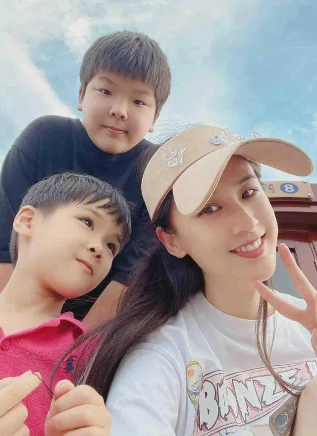 黄圣依开始买房，去名校读书，她终于采取行动，选择和杨子对抗了-黄圣依道歉