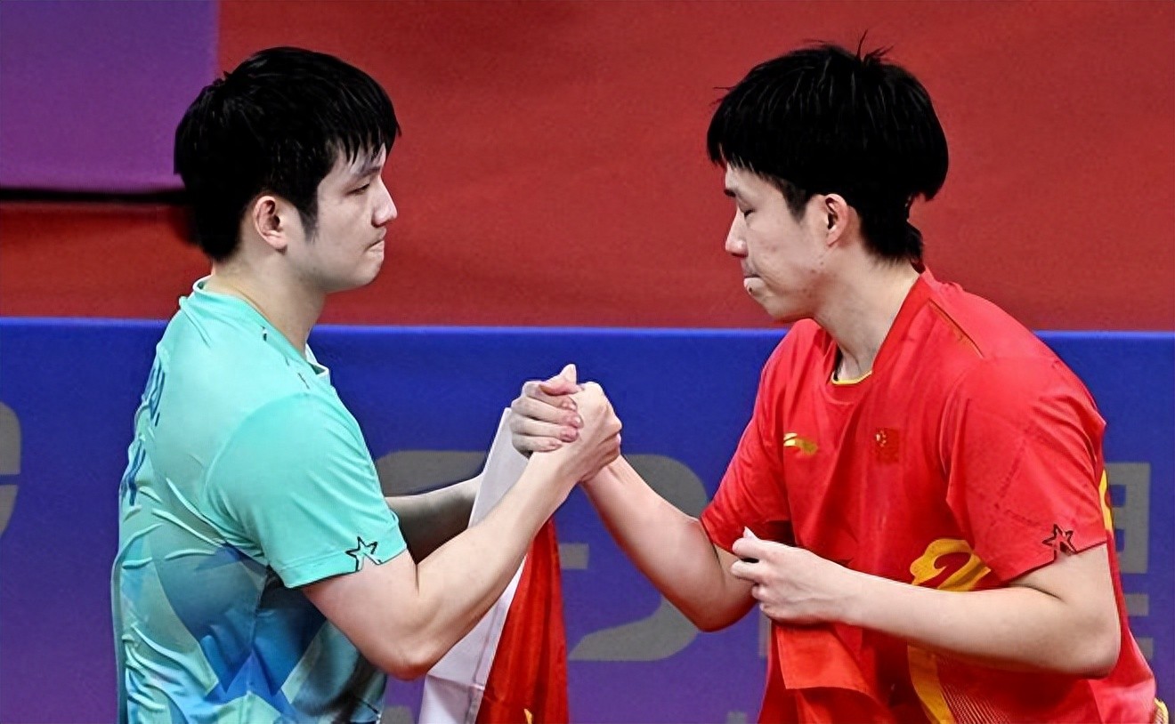 3-1，樊振东横扫世界第一王楚钦，3-0：“小胖”一人独得两分-樊振东王楚钦年龄
