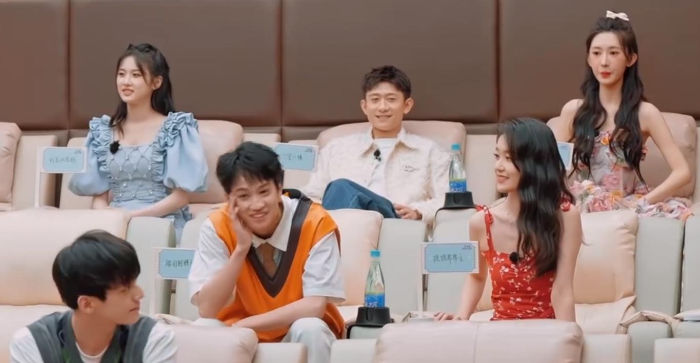 烂！男女单独配对，刚见面就亲嘴，演技类综艺的脸都被丢尽了-男女之间见面